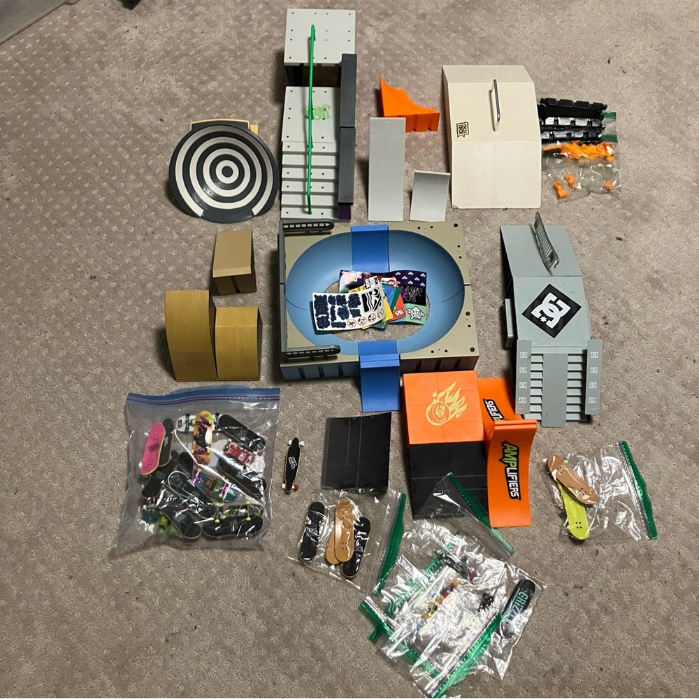 Tech deck HUGE lot of skateboards / obstacles / ramps / fittings. EUC!